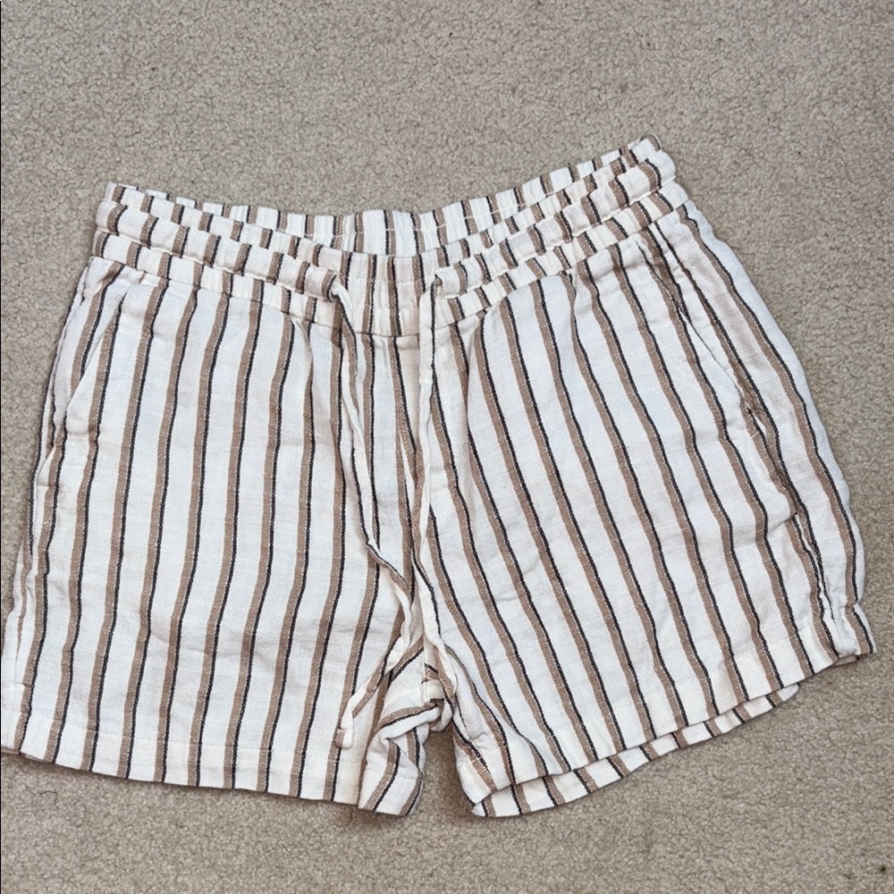 Old Navy White and Brown Striped Women's Shorts side and back pockets drawstring